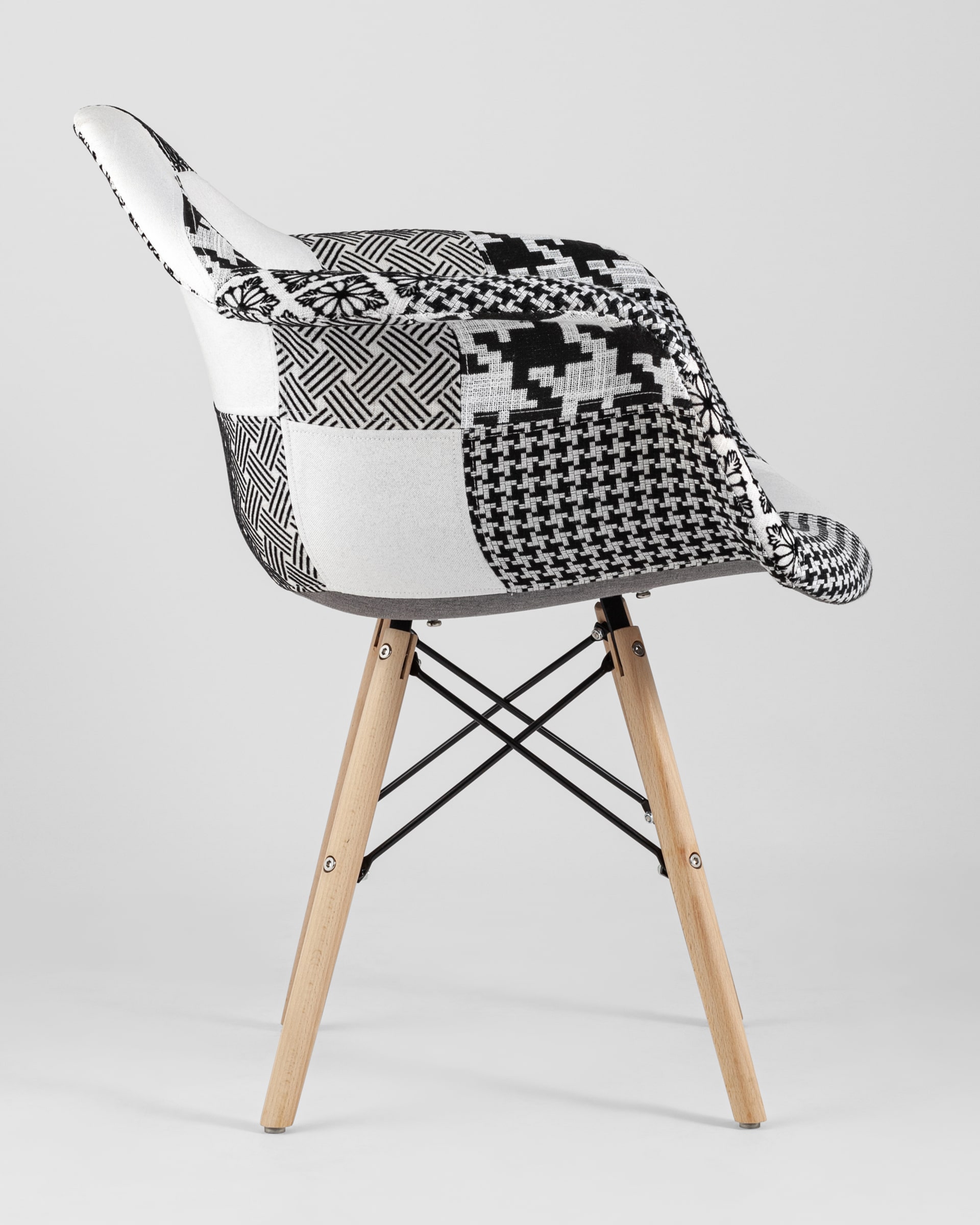kreslo-eames-pehchvork-cherno-beloe_Gray__3_-min