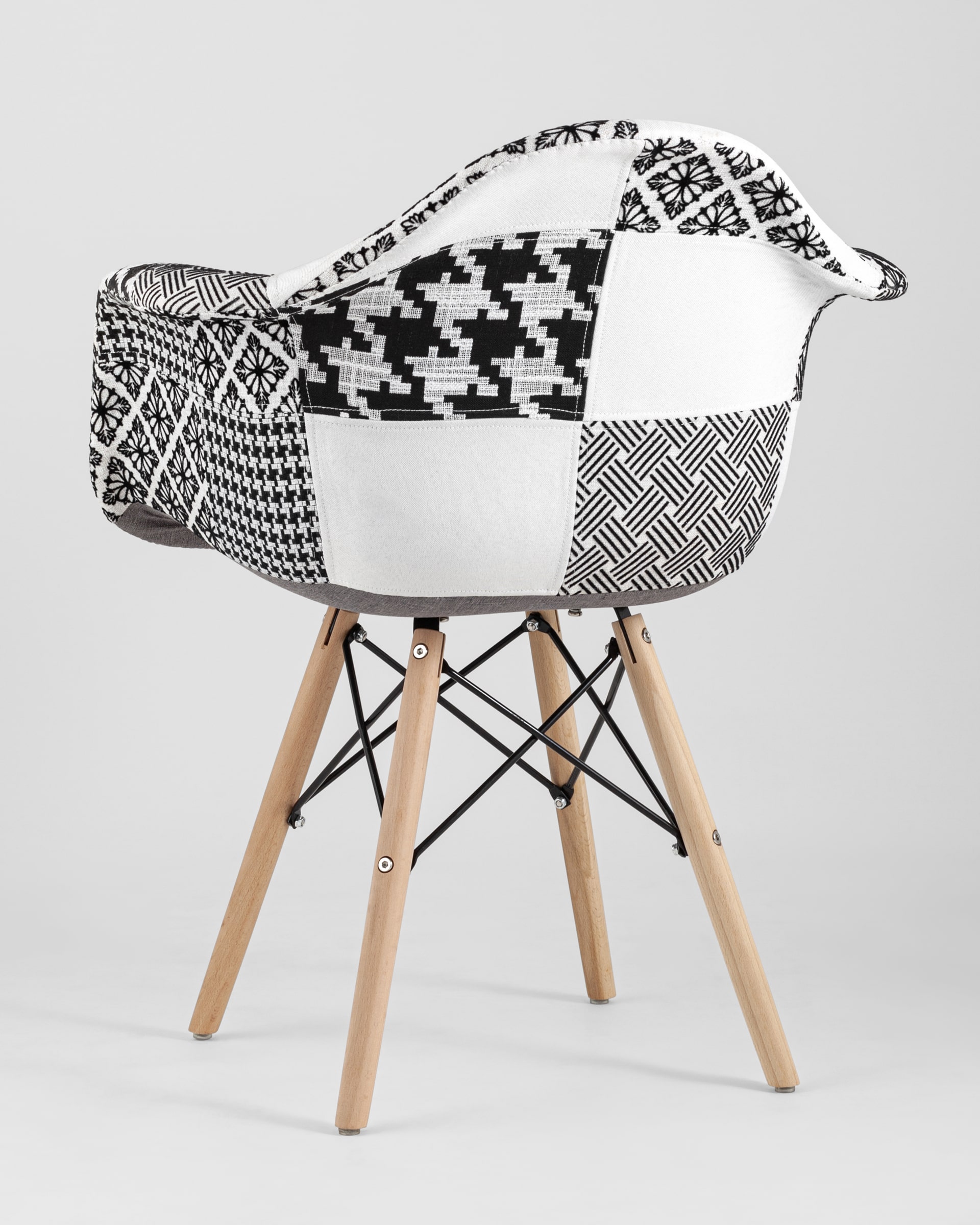 kreslo-eames-pehchvork-cherno-beloe_Gray__5_-min