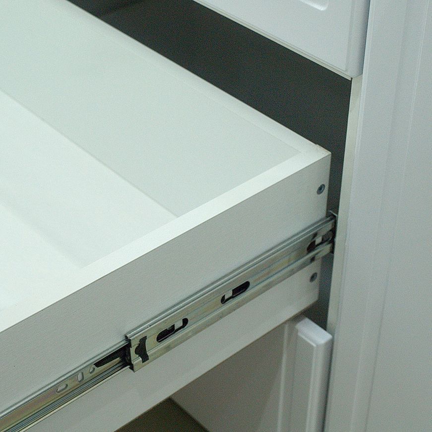 P8302445